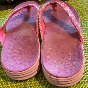 USA 8 by Vionic flip flops